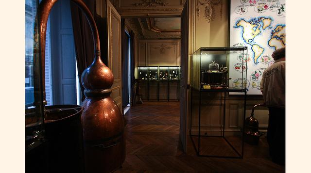 El palacete de estilo Napoleón III fue adaptado por el arquitecto François Muracciole, quien trabajó de la mano con los encargados de la escenografía del museo: Jean-Dominique Secondi y Renaud Sabari.