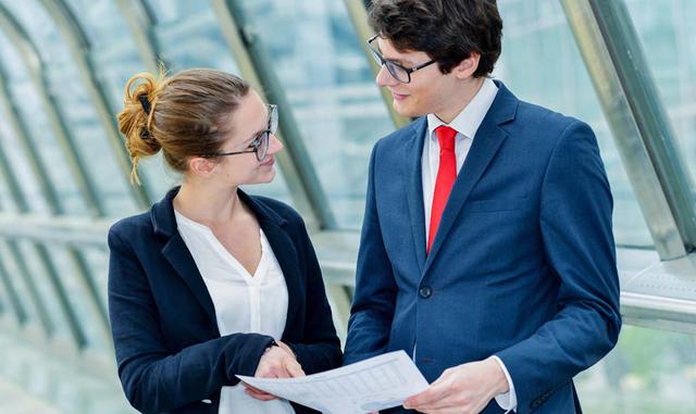 "Lo contrario de la satisfacción laboral no es la insatisfacción laboral". Por lo tanto, si desea motivar a su equipo, tendrá que centrarse en cada uno independientemente.