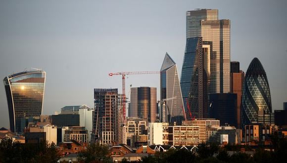 Los ejecutivos de los principales bancos británicos dicen que calcular el impacto en los préstamos, tanto hipotecarios como corporativos, es el mayor desafío en materia de gestión de riesgos desde la crisis del 2008. (Foto. REUTERS/Hannah McKay)