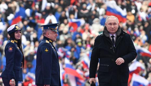 El presidente ruso, Vladimir Putin, asiste a un concierto patriótico dedicado al próximo Día del Defensor de la Patria en el estadio Luzhniki de Moscú el 22 de febrero de 2023. (Foto de Maksim BLINOV / SPUTNIK / AFP)