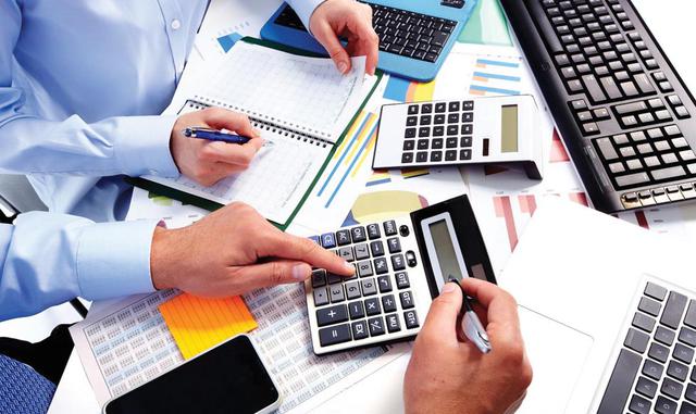 2) Debe contar a su vez con muchas habilidades sociales y ser extrovertidos.