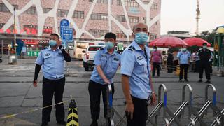 Pekín amplía restricciones por el brote y prohíbe a taxis salir de la ciudad