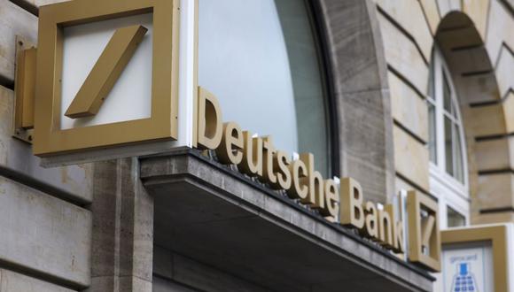 Un letrero de Deutsche Bank AG en una sucursal bancaria en el distrito financiero de Frankfurt, Alemania, el jueves 2 de febrero de 2023. (Foto: Bloomberg)