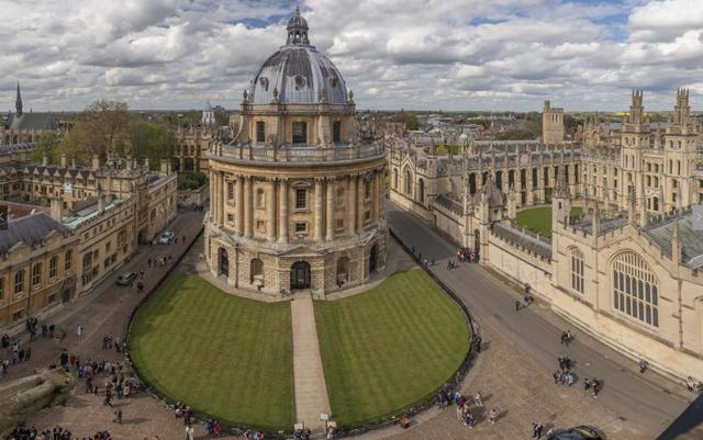 FOTO 6 | Universidad de Oxford, Inglaterra. Sobresaliente en cursos de lengua y literatura inglesas, arqueología, anatomía y geografía, la universidad cuenta con una impresionante selección de profesores internacionales. Estudiantes: Más de 19,700.