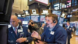 Dow Jones supera los 30,000 puntos, un impulso psicológico durante la pandemia