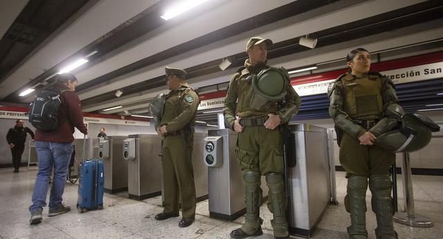 2. Soldados patrullan la capital por primera vez desde el regreso de la democracia. (Foto: AFP)