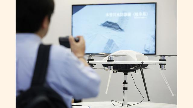 Para los videojugadores, los pequeños drones se están convirtiendo en una herramienta esencial. Ofrecen escenarios que solo podían hallarse en las películas de ciencia ficción como "Star Wars", en la que las naves espaciales pueden ir en vaivén 