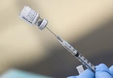 Comité de los CDC recomienda una tercera dosis de vacuna para COVID-19 de Pfizer para mayores de 65