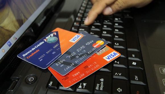 Procure realizar un gasto mensual que no supere el 30% de sus ingresos con las tarjetas de crédito. (Foto: GEC)