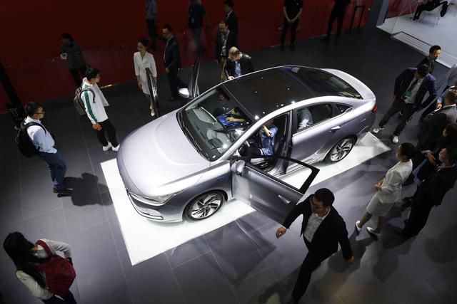 Los grupos estatales BAIC y GAC ya estuvieron presentes en los últimos salones del automóvil de París y Detroit y BYD ya fabrica y comercializa autobuses eléctricos en Estados Unidos y Europa. (Foto: AFP)