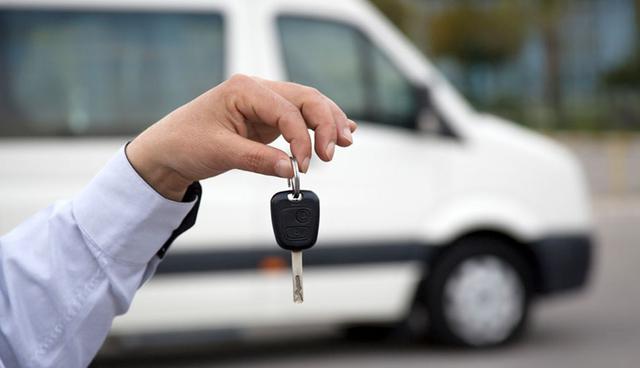 FOTO 20 | 20. Cómo y cuándo comprar un auto
Depende de la ciudad en donde vivas, pero lo más probable es que ya te has enfrentado a esta situación. A los 30 años ya sabes que tener un auto es más costoso de lo que parece y también entiendes los ciclos de la economía, por lo que conoces El Mejor Momento Para Comprar un Automóvil.