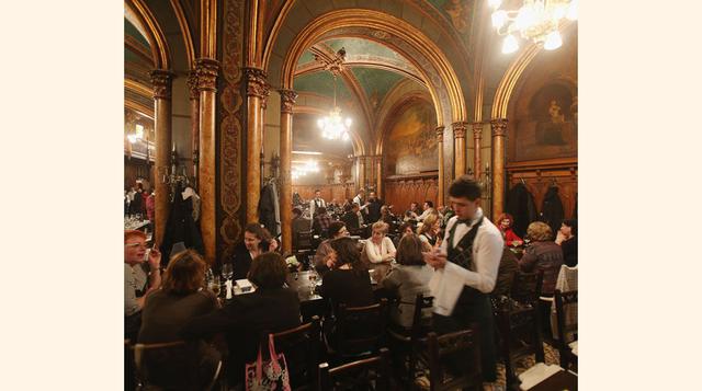 Bulgaria – 65%. Una vez al día: 6%. Una o dos veces a la semana: 18%. De tres a seis veces a la semana: 9%. Una vez al mes: 13%. De dos a tres veces al mes: 18%