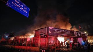 Incendio en mercado de flores del Rímac destruye más de 160 puestos 