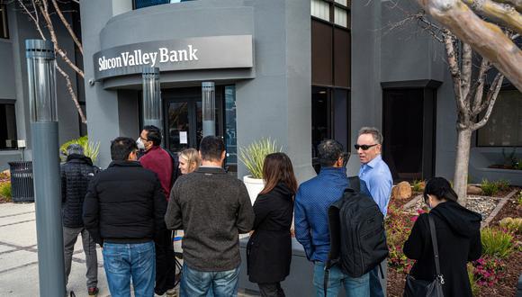 El viernes 10 de marzo, el Silicon Valley Bank (SVB) suspendió sus transacciones en Wall Street y se vio obligado a cerrar por falta de liquidez, incumpliendo con los estándares regulatorios de Estados Unidos.