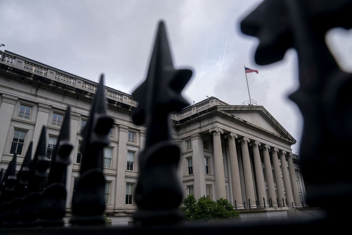 Fed says there is no “urgency” to raise rates, but cuts are still far away