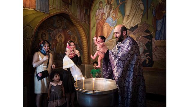 'Bautismo georgiano' – Beniamino Pisati (Italia), Abierto, Cultura.