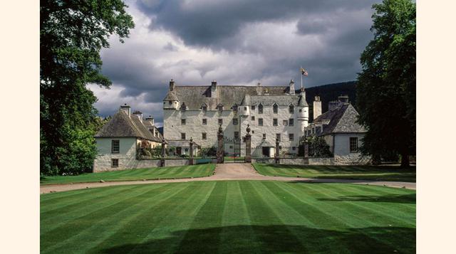 Traquair House, Reino Unido. Originalmente fue una residencia de caza para los reyes y reinas del siglo XII. En su interior se encuentra la famosa cervecería Traquair House Brewery, que produce la mundialmente conocida Traquair House Ales. Además, suele a