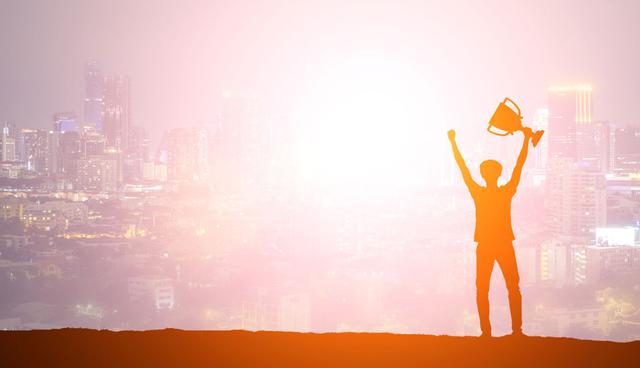 FOTO 5 | 5.  Sigue tu pasión y sé perseverante
El principal factor que hará que tu empresa sea un negocio rentable es emprender en lo que realmente te apasiona.

Esta mágica sustancia de enamoramiento es lo que te dará la fuerza necesaria para soportar los malos tiempos y las barreras a las que te puedas enfrentar durante este viaje fantástico. Así mismo, te fortalecerá el alma para que puedas impulsar tu pecho hacia arriba y desarrollar la estrategia más importante de todo verdadero emprendedor: ser perseverante, muy perseverante y extremadamente perseverante. (Foto: Freepik)