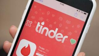 Tinder quiere que ligues mientras ves series en tu teléfono