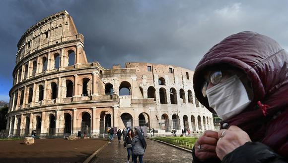 Para Italia, la reapertura del Coliseo, que se suma a la de otros monumentos y sitios históricos en los últimos días, debe ayudar a relanzar el sector clave del turismo, muy afectado por el coronavirus que dejó más de 33,000 muertos en el país. (Photo by Alberto PIZZOLI / AFP)