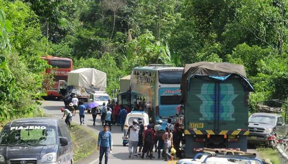 Pasajeros de buses interprovinciales y comerciantes de mercancías continúan siendo perjudicados con el paro de cocaleros de Puno que mantienen bloqueados puntos de la carretera Interoceánica. (Foto: @GobiernoRegionalPuno/ Facebook)