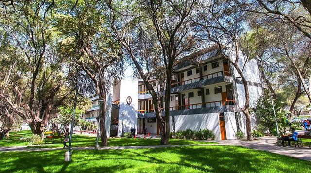 11. Universidad de Piura. Tienen una escala de costo anual de entre S/ 29,130 y S/ 9,080 las carreras de: Historia y Gestión Cultural; Comunicaciones; Administración de Empresas; Economía; Contabilidad y Auditoria; Derecho; Ingeniería Industrial y Sistema