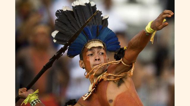 Uno de los más antiguos eventos es tirar la lanza lo más lejos que se pueda, algo que a diferencia de la jabalina no resulta tan fácil debido al peso de la punta de la lanza. (Foto:bbc)