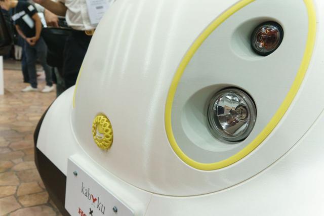 Algunas partes se han rellenado o pulido, pero otras no. Algunos detalles como las luces delanteras se fabricaron de manera tradicional. (Foto: Tim Stevens/Roadshow)