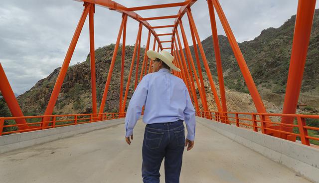 Inspección del puente Calemar en La Libertad. (Foto: Presidencia de la República)