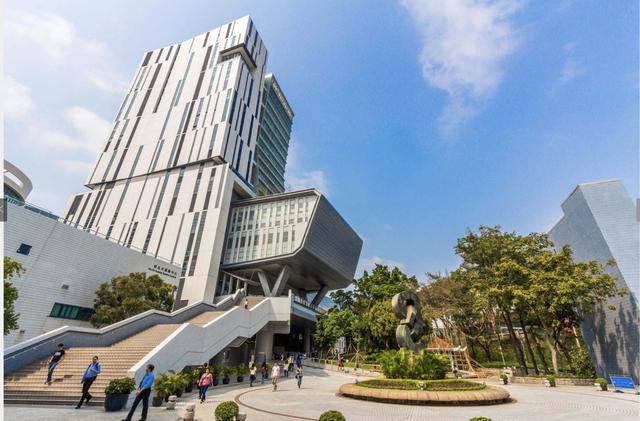 FOTO 49 | Universidad de la Ciudad Hong Kong, Hong Kong. Se clasifica alto en las calificaciones de QS en lo que tiene que ver con las 50 mejores universidades de menos de 50 años, los mejores cursos de la institución incluyen lingüística, ingeniería civil y estructural, matemáticas, contabilidad y comunicación. Estudiantes: Más de 9,200.