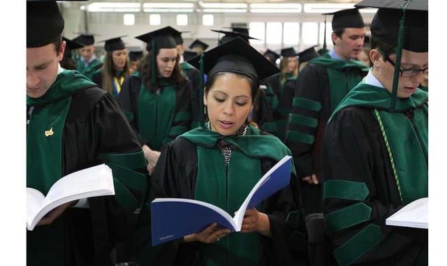 Facultad de Medicina de la Universidad Tufts: Doctorado en Medicina US$ 238,056. Con sede en Boston, esta escuela de medicina inclina la balanza a US$ 238,056 (225 mil euros) por los cuatro años que dura la formación, que se ubica en el Top 50 de los mejo
