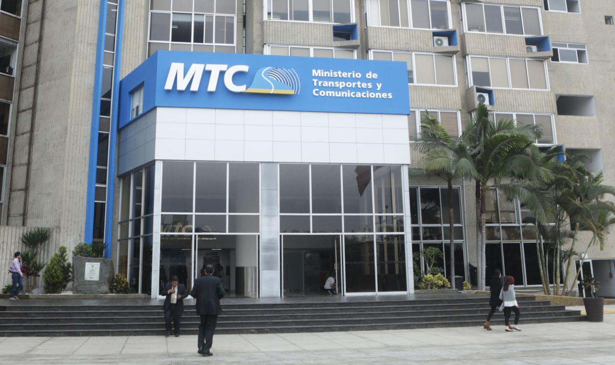 Reunión entre los transportistas y funcionarios del MTC, MEF y Sunat. (Foto: USI)