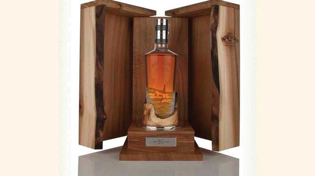 Bowmore 1961 50 Year Old – US$ 23,000. “Suculento, toques de mango con un cierre brillante, ligero, floral” no es como uno describiría normalmente a un escocés de una sola malta de Islay. Sin embargo, después de un añejamiento de 50 años en dos toneles de