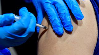 Nueva Zelanda: Un hombre se vacunó contra el COVID hasta 10 veces en un solo día