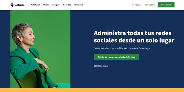 FOTO 11 | HOOTSUITE permite gestionar la publicación de las entradas de Twitter, Facebook y LinkedIn desde un único lugar. Una solución ideal para la gestión diaria de redes sociales de la pequeña empresa. A falta de un community manager, esta herramienta permite organizar el trabajo en una tarde para dejar programadas las publicaciones del mes.