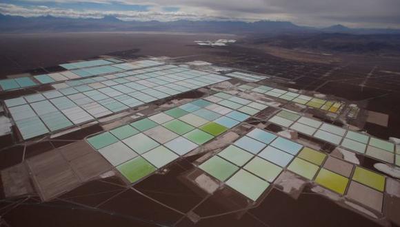 Soc. Química & Minera de Chile SA, como se conoce formalmente a la compañía, espera que las ventas de litio de 60,000 toneladas métricas de este año aumenten en un 30% el próximo año. (Foto: Reuters)