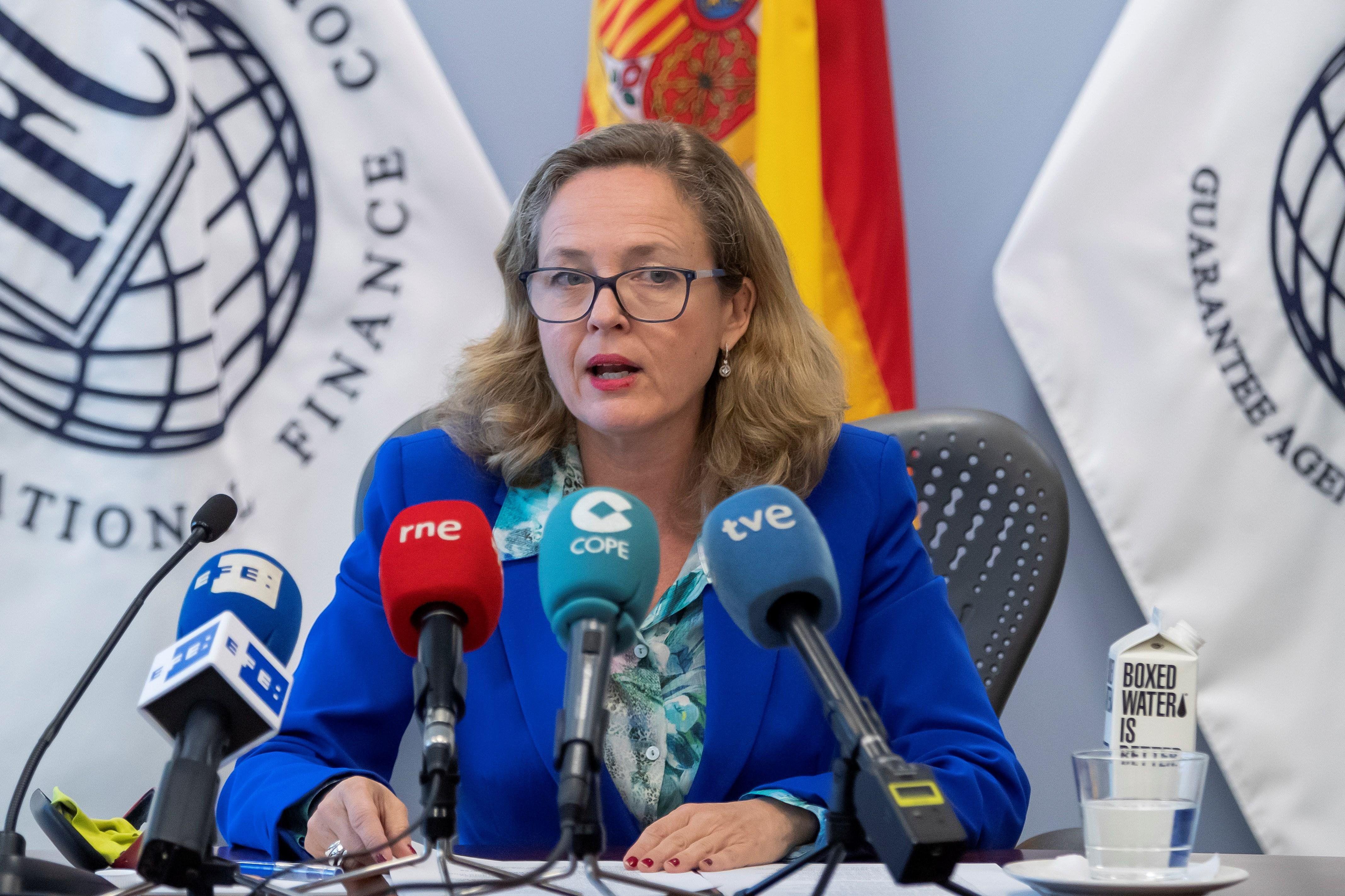 La ministra de Economía Nadia Calviño dijo que España sigue apostando por la negociación como vía para resolver los conflictos comerciales. (Foto: EFE)