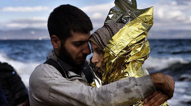 Fotógrafo autodidacta griego nacido en 1977, Aris Messinis empezó a colaborar con Associated Press en 1997 como free lance tras haber terminado los estudios secundarios y su servicio militar. En 2003, se incorporó a Agence France-Presse y se convirtió, en