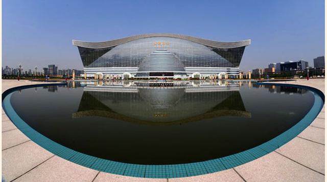 En ella se podría disfrutar de auténticos anocheceres artificiales, gracias a la pantalla LED más grande del mundo, de 150x40 metros. (Foto: Canalviajes)