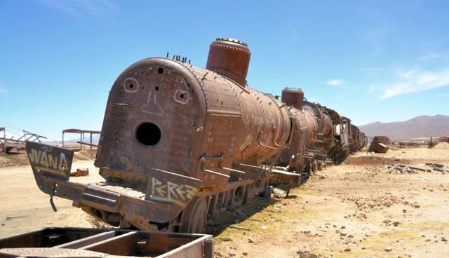 FOTO 5 | Los trenes y rieles fueron construidos a fines del siglo XIX por ingenieros británicos que deseaban transportar minerales desde las salinas al resto del mundo a través del Océano Pacífico. Bolivia está lleno de recursos naturales. De hecho, el país alberga el depósito de litio más grande del mundo, el elemento utilizado para hacer funcionar teléfonos celulares, computadoras portátiles y automóviles eléctricos. (Foto: Shutterstock)