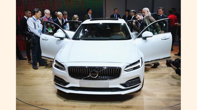 Volvo presenta el S90 en el North American International Auto Show el 11 de enero del 2016 en Detroit, Michigan. La muestra está abierta al público desde el 16 al 24 de enero. (Foto: AFP)