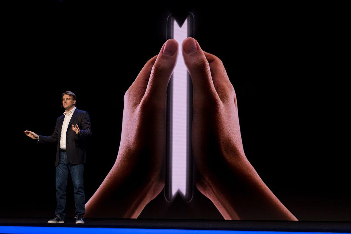 Samsung está colaborando con el diseñador estadounidense Thom Browne en su próximo teléfono plegable.