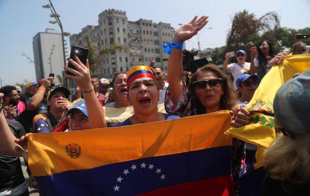 El Ministerio de Relaciones Exteriores flexibilizó de esta manera las condiciones de entrada a Chile para cientos de migrantes que llegaron hasta las fronteras del país pero no pudieron acceder por la exigencia hasta ahora de un visado consular. (Foto: EFE)