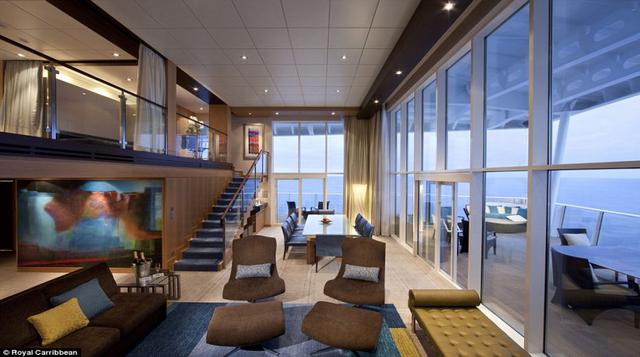 Durante meses, se les ha permitido a los turistas abordar el barco para recorrer los lujosos interiores de la nave que cuenta con 18 cubiertas y se extiende por 1,187 pies (362 metros). (Foto Royal Caribbean).