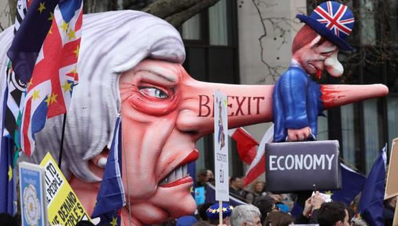 Miles de personas se manifiestan por un referéndum del Brexit. (Foto: AFP)