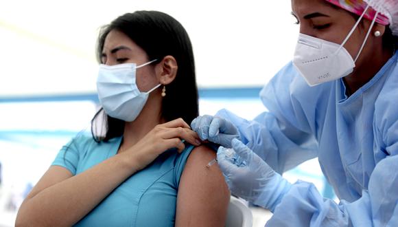 Minsa acuerda con 11 colegios profesionales de la salud vacunar contra el COVID-19 a todos sus agremiados independientes. (Foto: Lino Chipana Obregón / @photo.gec)