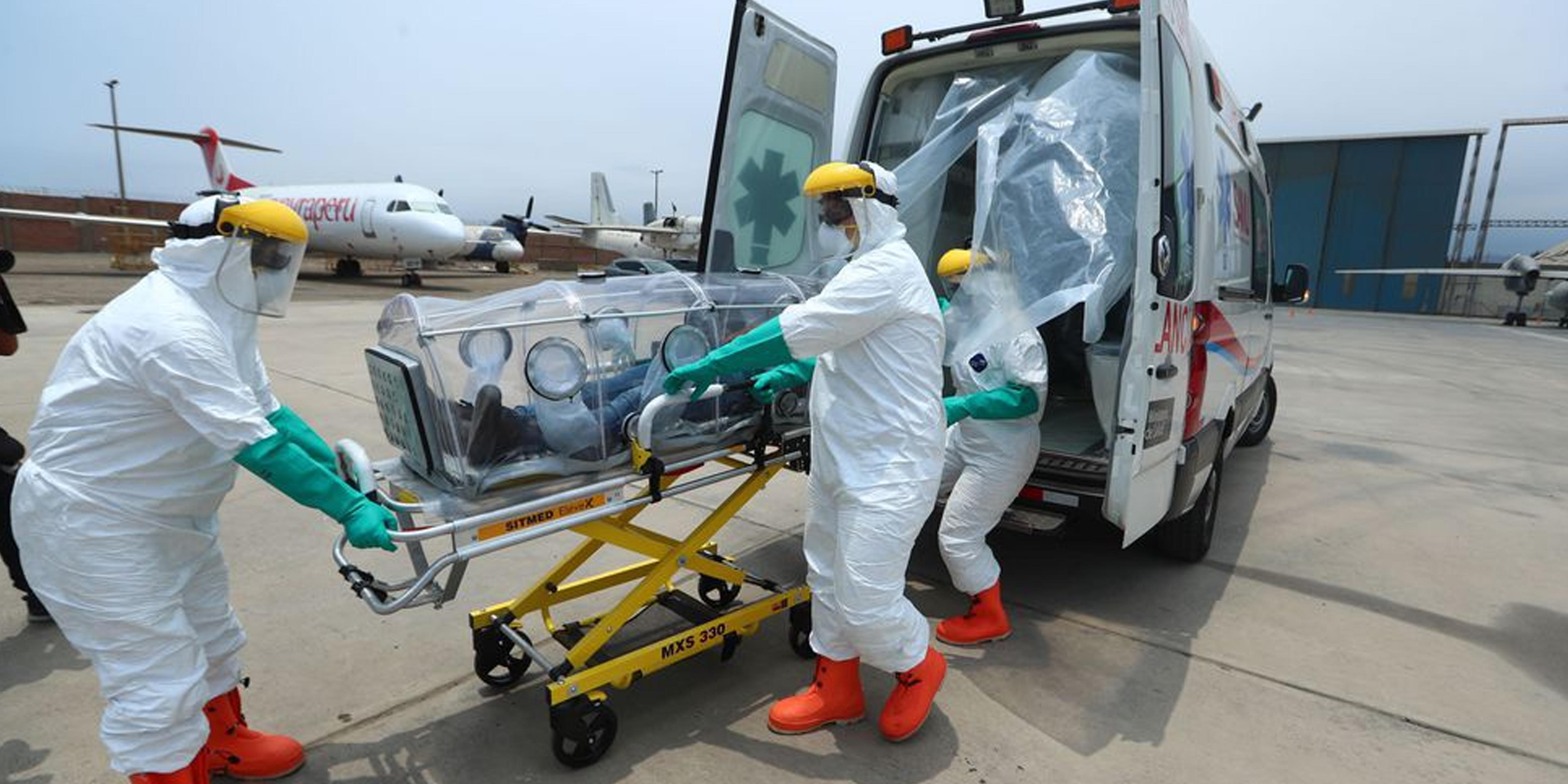 FOTO 1 | Como data principal, indica que al 26 de abril del 2020 se tienen 28,699 casos confirmados con Covid-19, 782 defunciones y la letalidad se ubica en 2.72%. La región con mayor número de casos es Lima (18,571), seguido de Callao (2,672) y Lambayeque (1,651). (Foto: Andina)