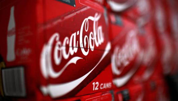 Coca-Cola aprovechará los 30 días de suspensión de sus campañas en redes sociales para “hacer un balance sobre sus estrategias publicitarias y ver si necesita revisarlas”.  (Foto: Getty Images)