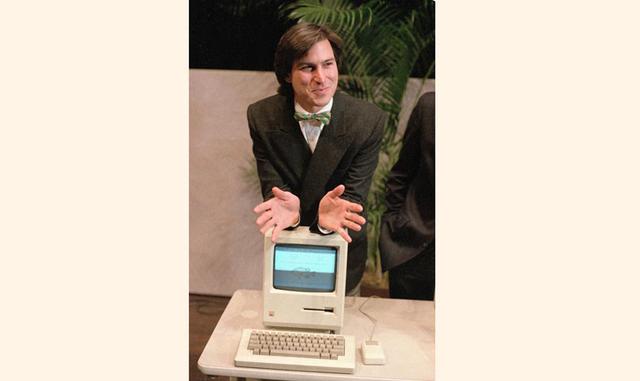 Jobs se centró en otro proyecto: Apple Macintosh, que resultó ser el ordenador más fácil de utilizar del momento. Fue muy popular entre los diseñadores gráficos, ya que les encantaban sus efectos visuales (aunque fueran en blanco y negro). Sin embargo, ha