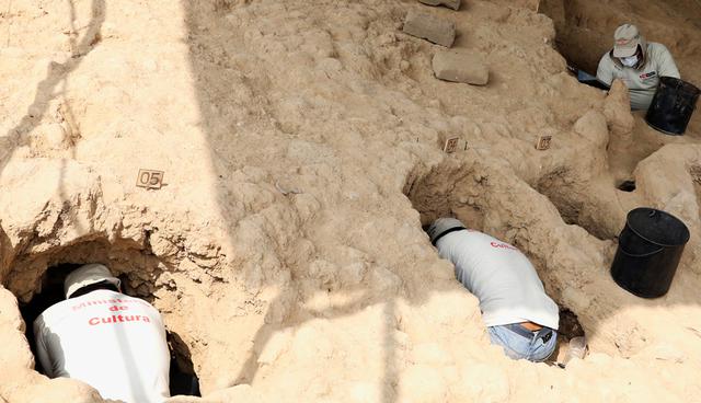 FOTO 15 | Con 89 personas trabajando en campo, los arqueólogos creen que todavía pueden encontrar más entierros incaicos en esta cuna cultural del Antiguo Perú, pues les quedan al menos dos de las cuatro temporadas de excavaciones previstas dentro del proyecto que financia el Ministerio de Cultura con S/ 8.3 millones (unos US$ 2.5 millones). (Foto: Reuters)